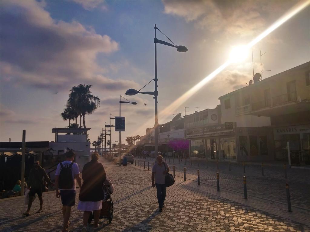 777 Beach Guesthouse Paphos Exterior foto