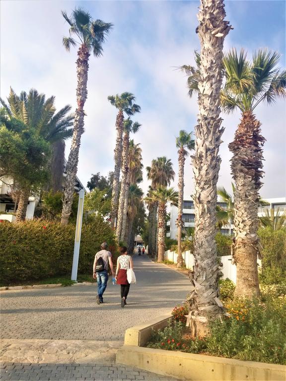 777 Beach Guesthouse Paphos Exterior foto