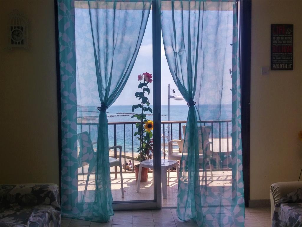 777 Beach Guesthouse Paphos Exterior foto