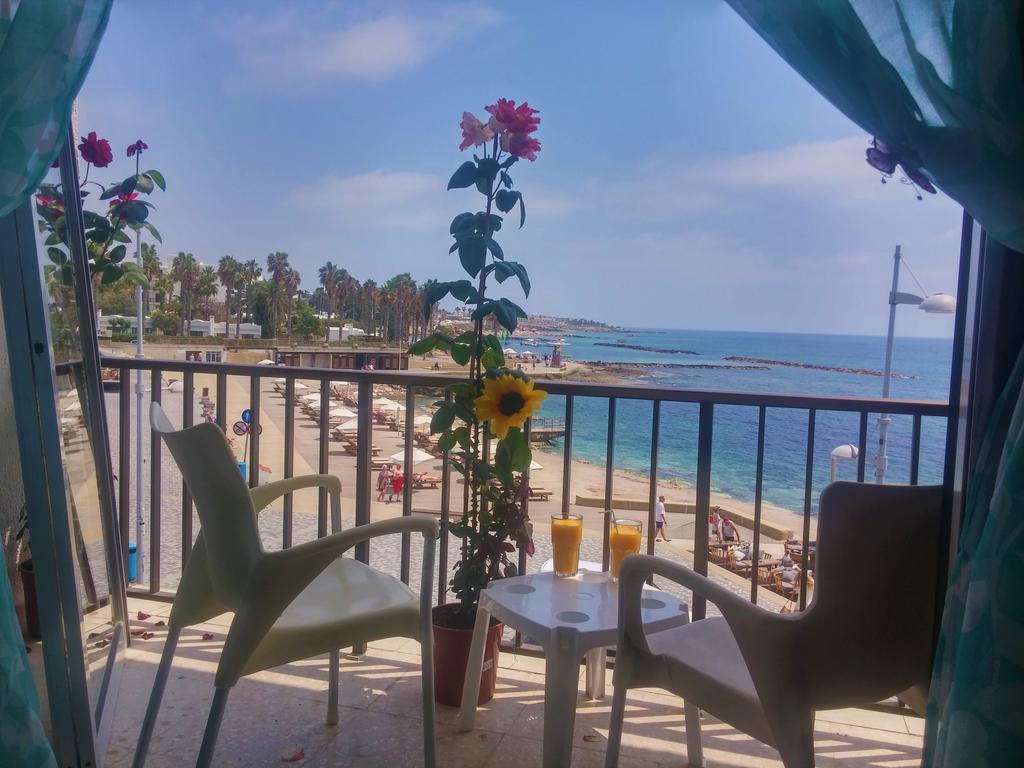 777 Beach Guesthouse Paphos Exterior foto