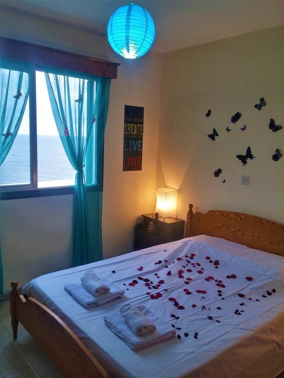 777 Beach Guesthouse Paphos Exterior foto