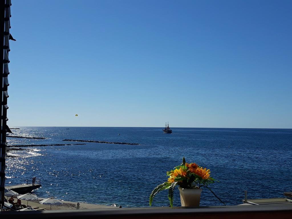 777 Beach Guesthouse Paphos Exterior foto