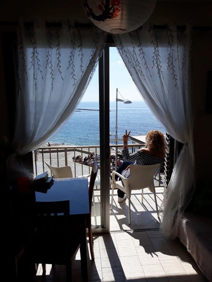 777 Beach Guesthouse Paphos Exterior foto