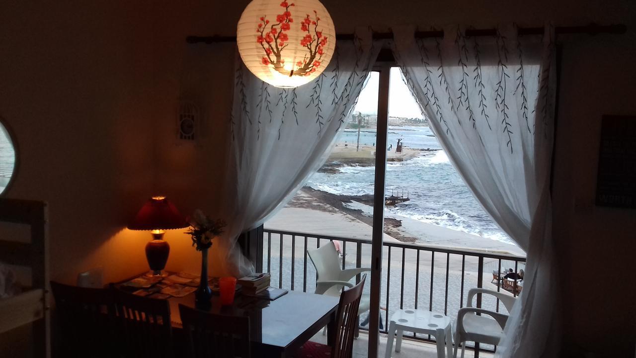 777 Beach Guesthouse Paphos Exterior foto